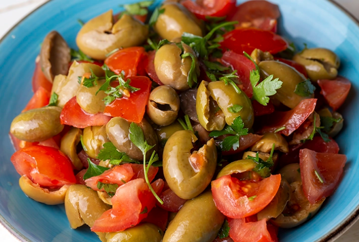 YEŞİL ZEYTİN MEZESİ